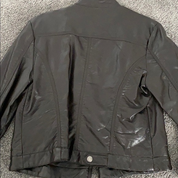 BLACK AND BROWN LEATHER JACKET DUO - Picture 5 of 5